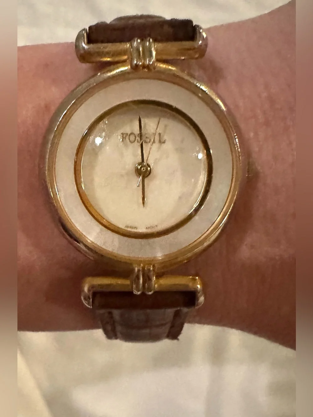 Vintage FOSSIL Women’s Classic Watch Gold-Toned and Cream Face, White Dial
